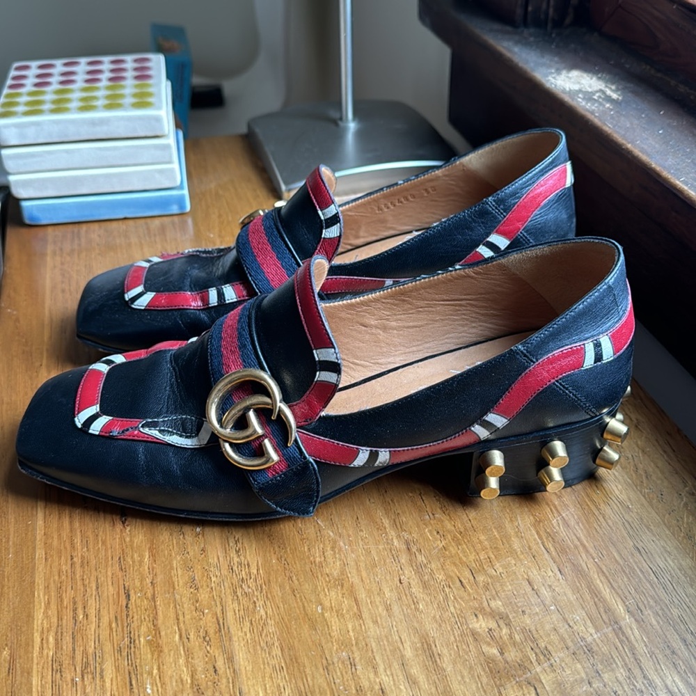 Gucci Yoko gold studded snake embellished loafers. Size 38. - Picture 7 of 12